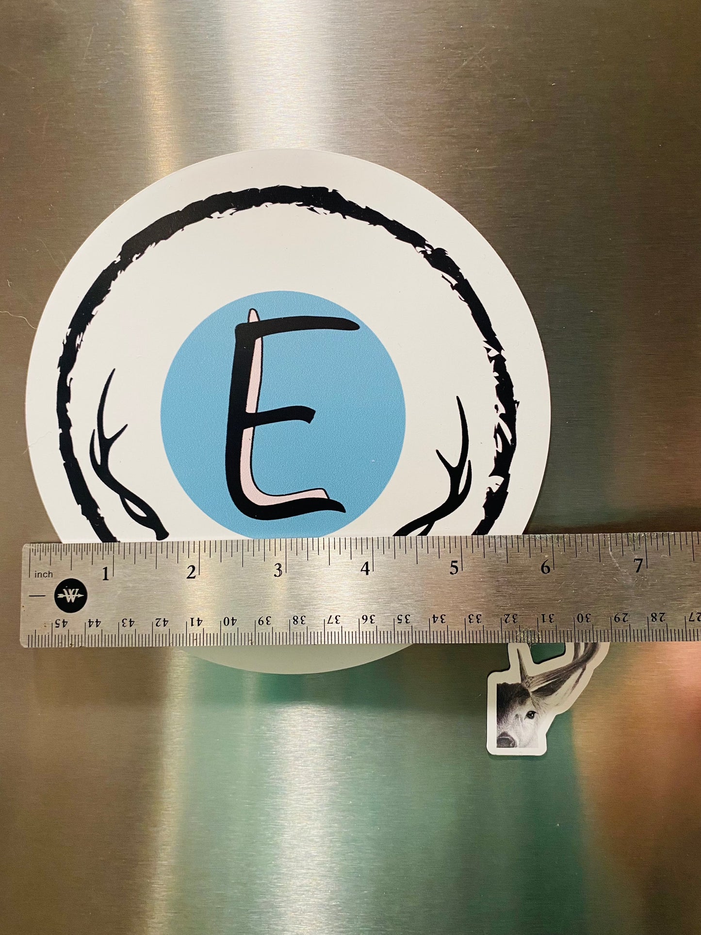 Logo magnet